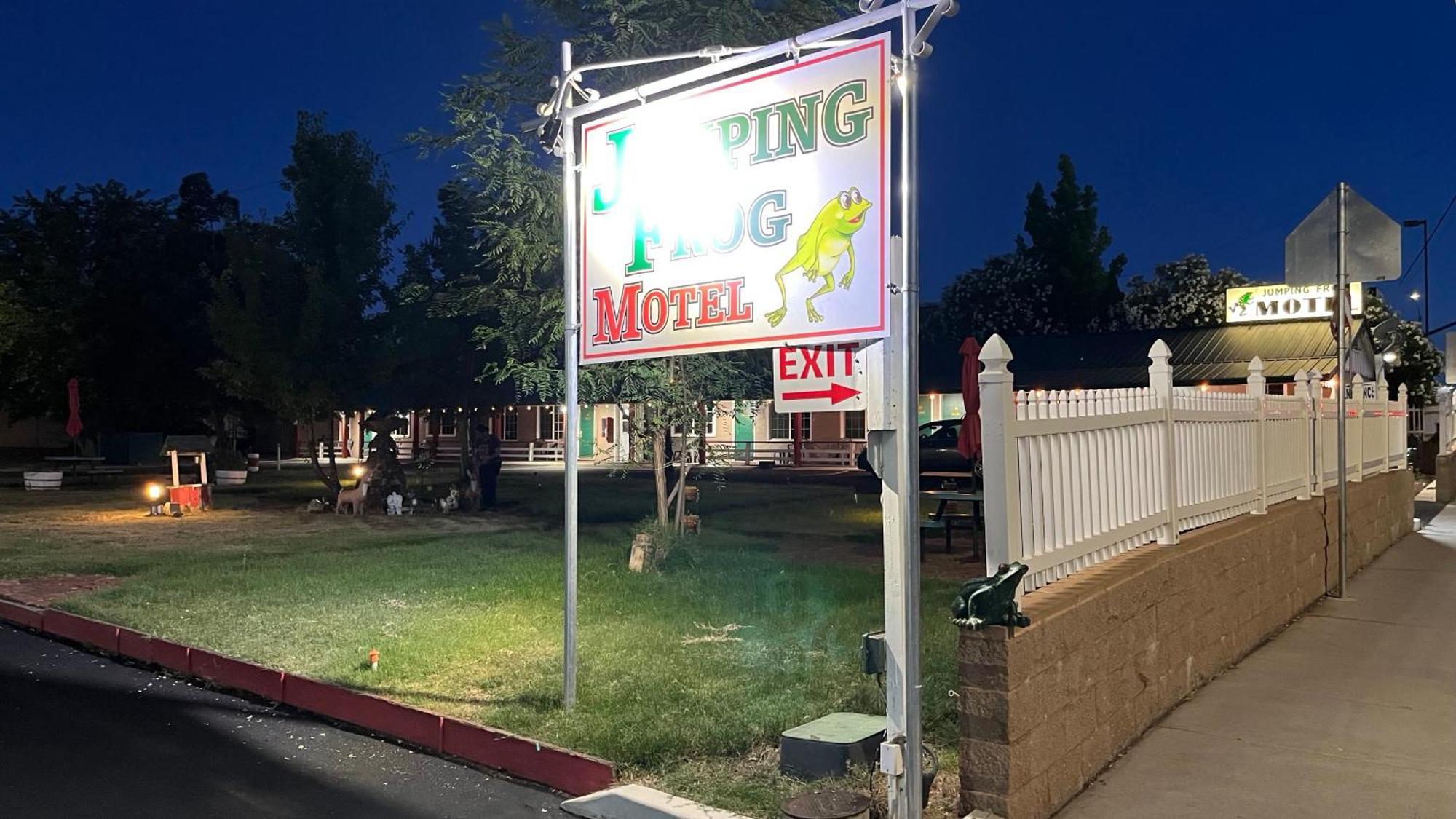 Jumping Frog Motel Angels Camp Esterno foto